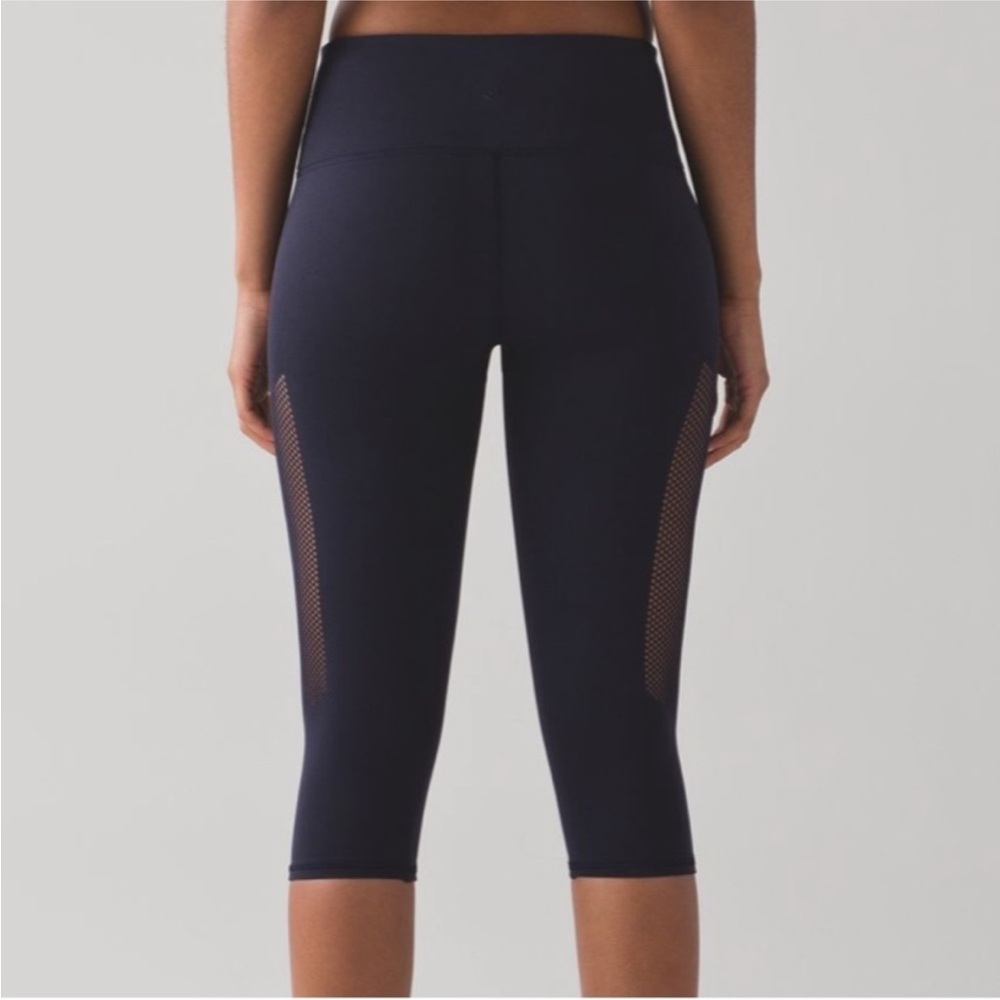 Lululemon Reveal Crop Leggings - Picture 4 of 16